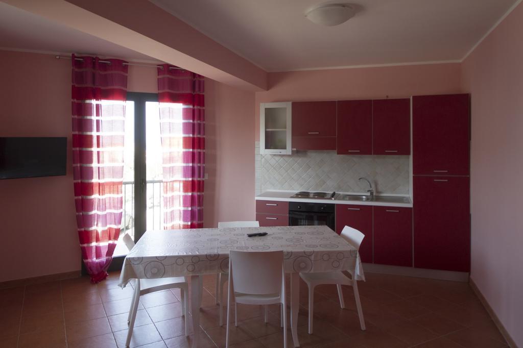 Tus'Hotel Apartments Tusa Bagian luar foto